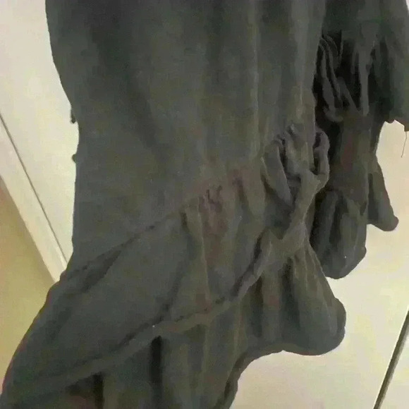 Black tunic tank top with ruffle detail - Picture 3 of 3